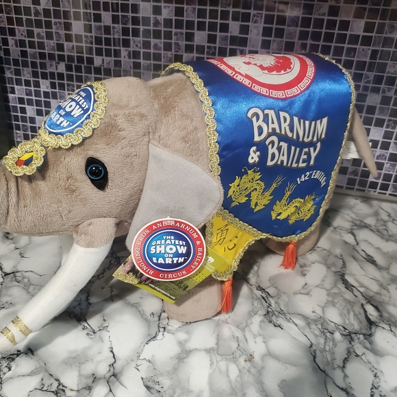 Nwt Ringling Bros And Barnum & Bailey Circus Stuffed Elephant - Picture 3 of 9